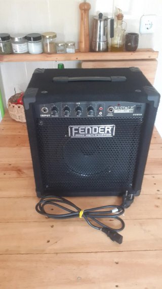 Amplificador Bajo Fender Rumble 15