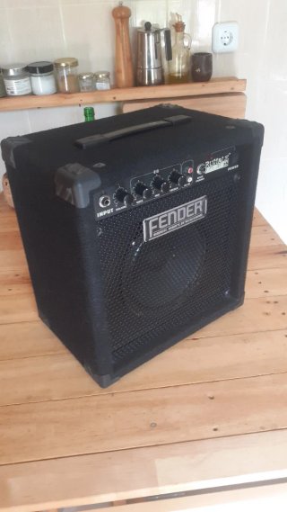 Amplificador Bajo Fender Rumble 15