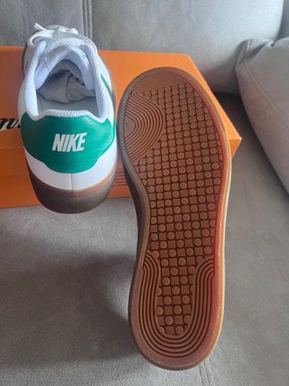 Zapatillas Nike Blancas y Verdes Talla 43 nuevas