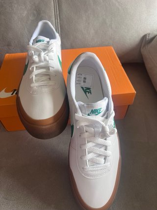 Zapatillas Nike Blancas y Verdes Talla 43 nuevas