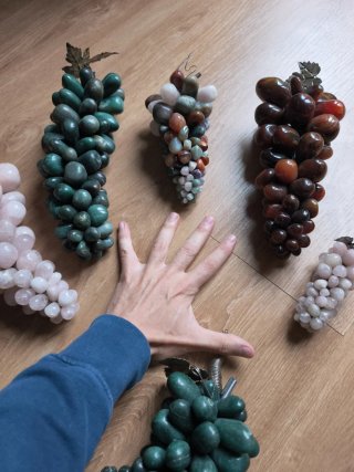 Racimos uvas piedra