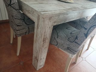 Mesa de comedor de madera