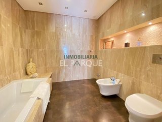 Casa pareada en venta en Ubrique