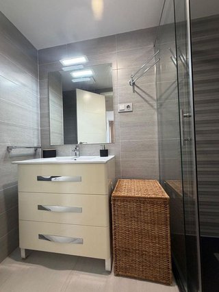 Piso en venta en La Carihuela en Torremolinos