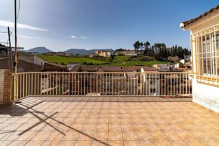 Casa adosada en venta en Iznalloz