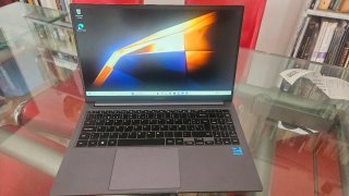 Portátil Samsung Book 4 Gris