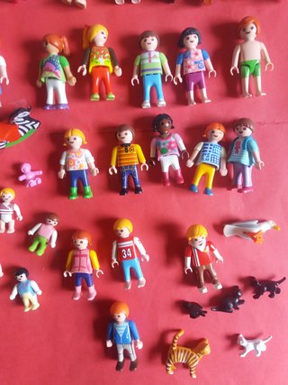 LOTE FIGURAS PLAYMOBIL ESCUELA, PLAYA, CIUDAD...