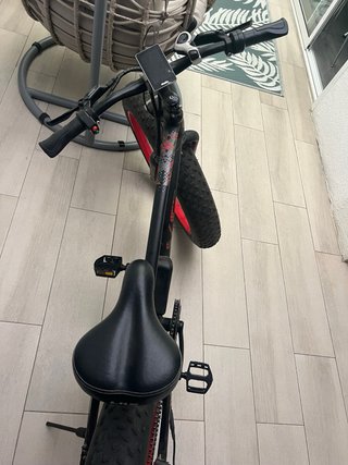 Bicicleta KABN con motor y acelerador