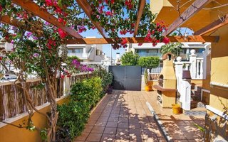 Casa adosada en venta en La Siesta - El Salado - Torreta en Torrevieja
