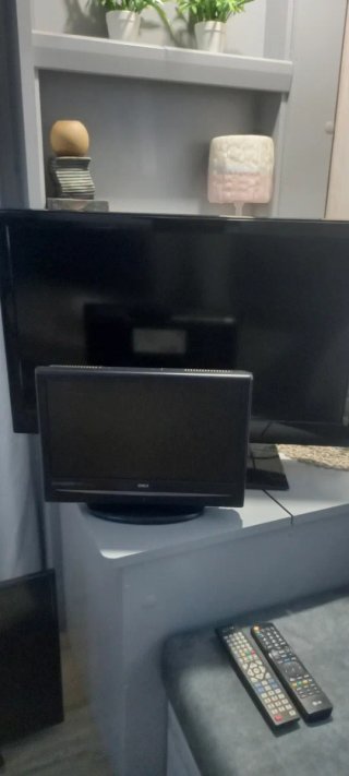 Televisor LG 32 pulgadas más TV OKI 14 pulgadas