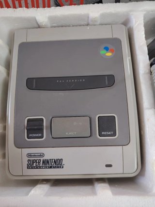 Super Nintendo Entertainment System con Super Mari