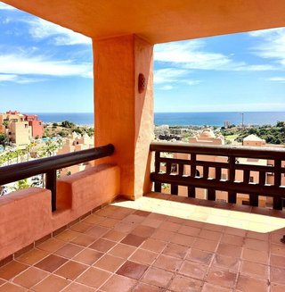 Ático en venta en Puerto de la Duquesa en Manilva