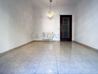 Piso en venta en El Camp de l'Arpa del Clot en Barcelona