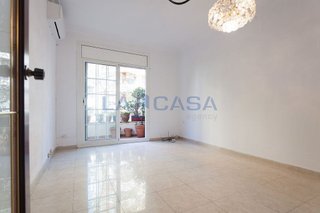 Piso en venta en El Camp de l'Arpa del Clot en Barcelona