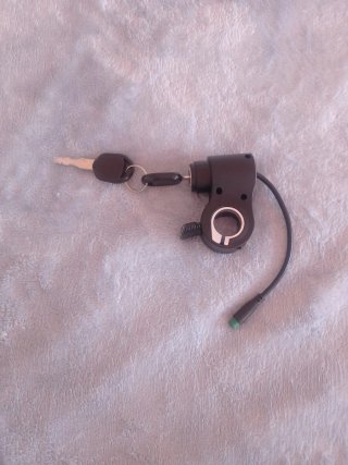 Manillar con llave para patinete