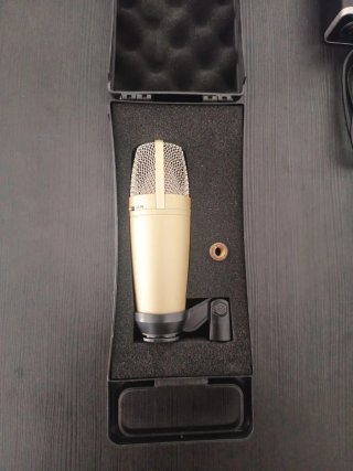 Lote Behringer Tarjeta Sonido y Micrófono