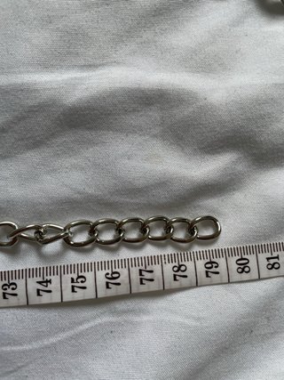Cinturón arnés con cadenas plateadas