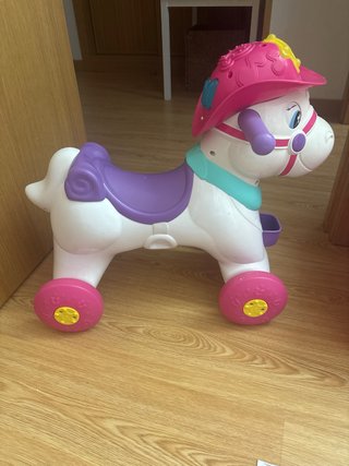 Caballo correpasillos infantil