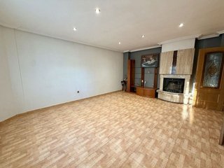 Casa adosada en venta en Formentera del Segura