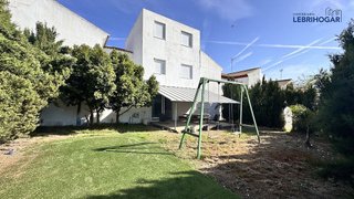 Casa adosada en venta en Lebrija