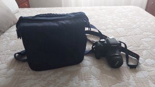Cámara Canon EOS 750D + cargador + mochila viaje.