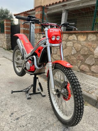 Gas Gas Roja Moto de Trial de 250 .sin papeles.