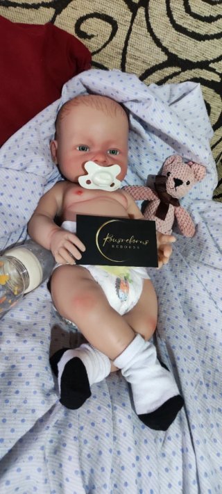Tierno bebé reborn silicona niño