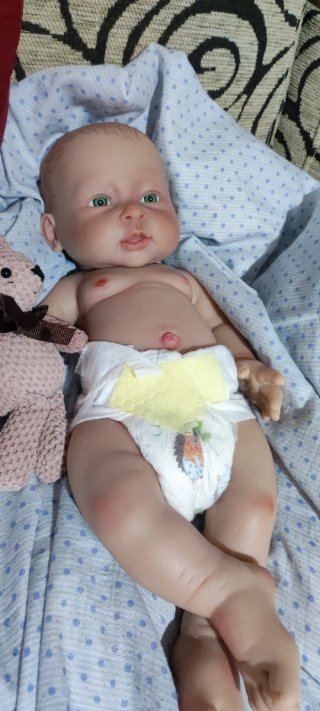 Tierno bebé reborn silicona niño