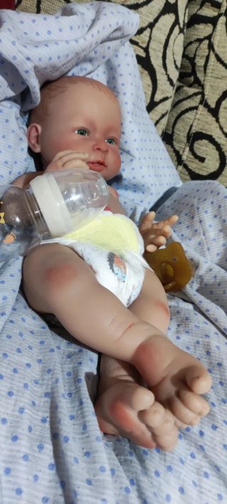 Tierno bebé reborn silicona niño