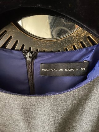 Vestido gris con lazada negra