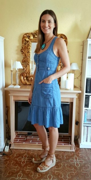 Vestido vaquero HELLO KISS con volantes