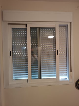 Bloque ventana corredera con persiana