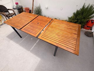 Mesa extensible exterior madera y aluminio