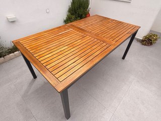 Mesa extensible exterior madera y aluminio