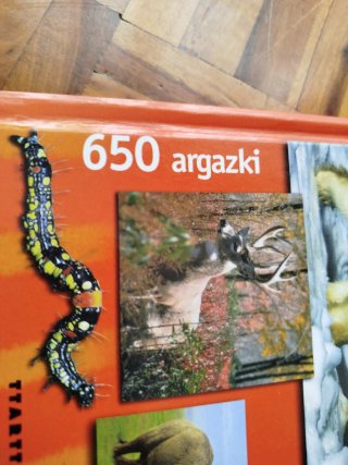 Un libro de enciclopedia de animales