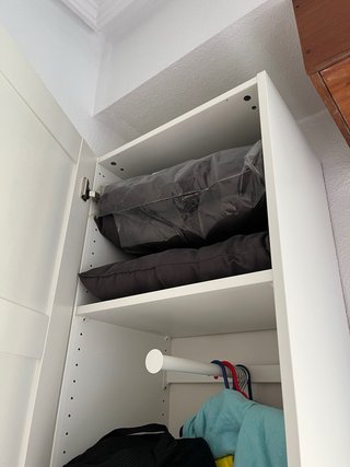 Armario blanco de madera