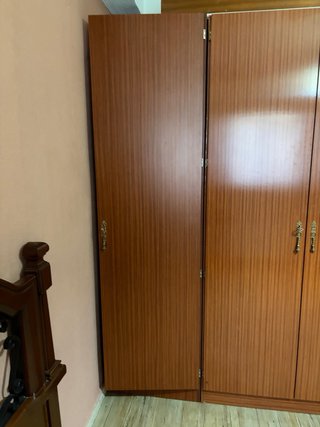 Armario de madera grande
