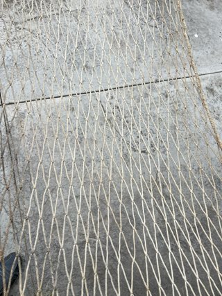 Hamaca de cuerda con barra de madera