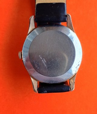 Reloj Friwer de cuerda funcionando
