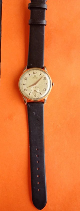 Reloj Friwer de cuerda funcionando