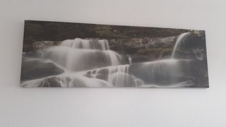Cuadro cascada agua piedra