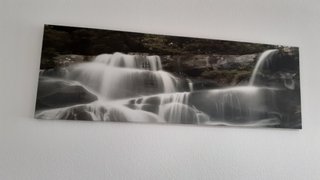 Cuadro cascada agua piedra