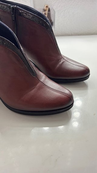 Botines de piel granates