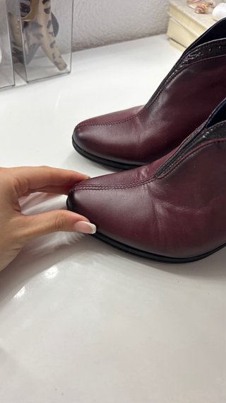 Botines de piel granates