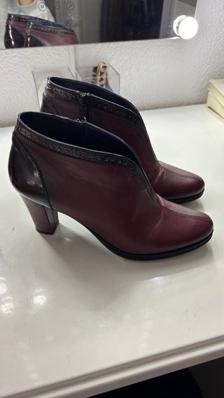 Botines de piel granates