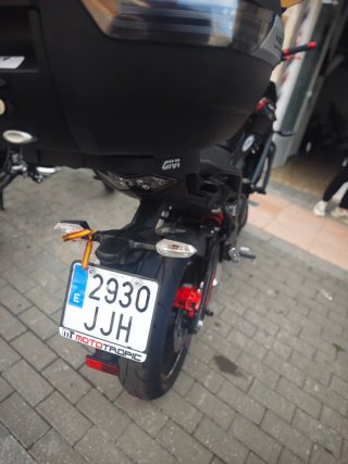 Kawasaki Versys 650 Negra y Roja