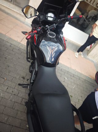 Kawasaki Versys 650 Negra y Roja
