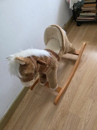 Caballo balancín peluche marrón