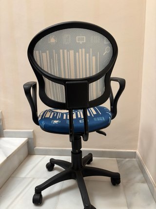 Silla de oficina giratoria y ajustable