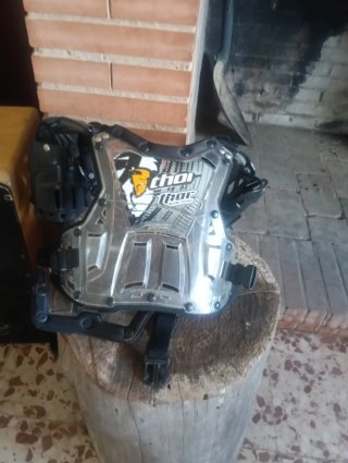 Casco, botas, gafas y peto Junior Motocross.